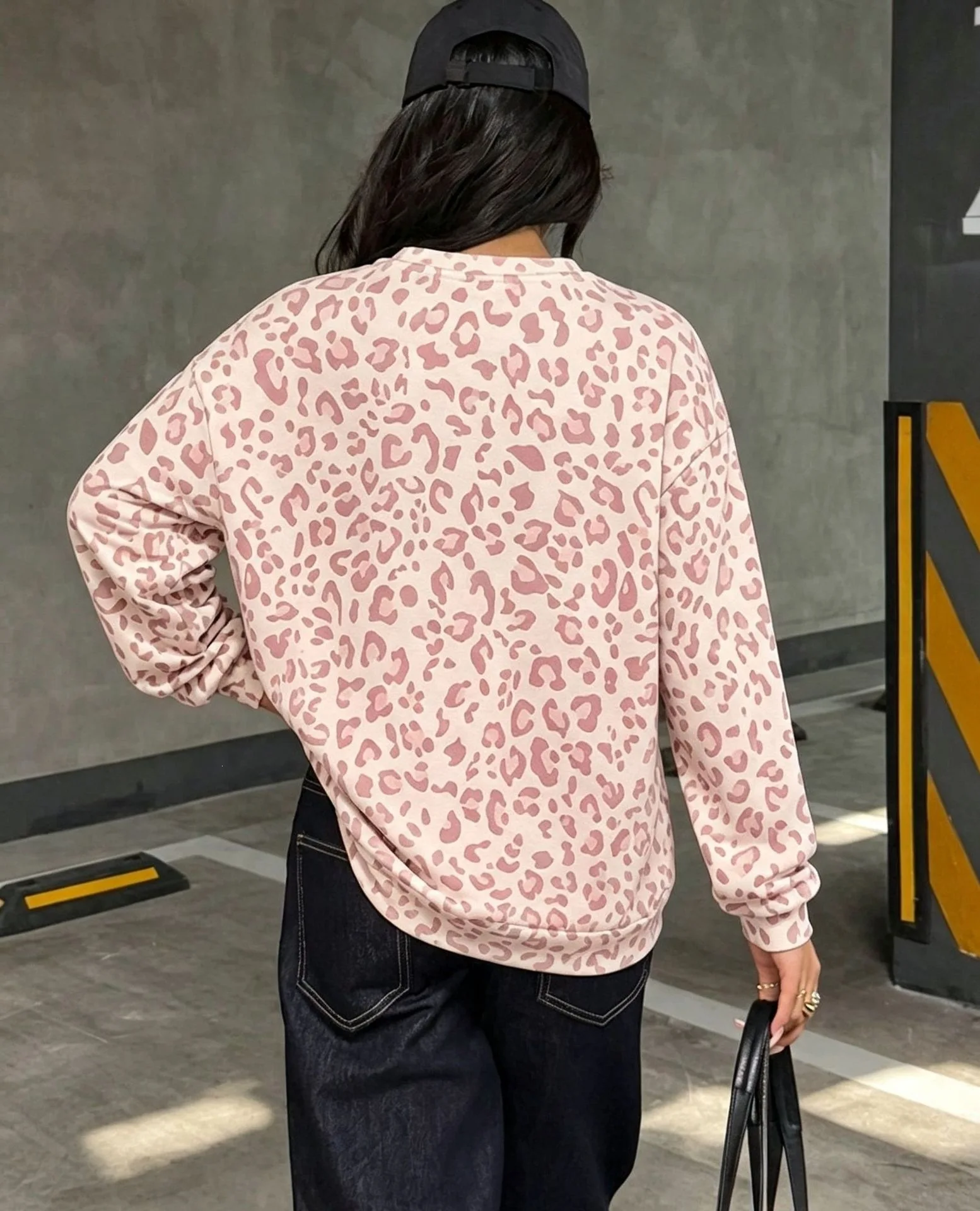 2026 Autumn and Winter New Women's Clothing Leopard Print Crew Neck Printing Loose Sweatshirt Sweater