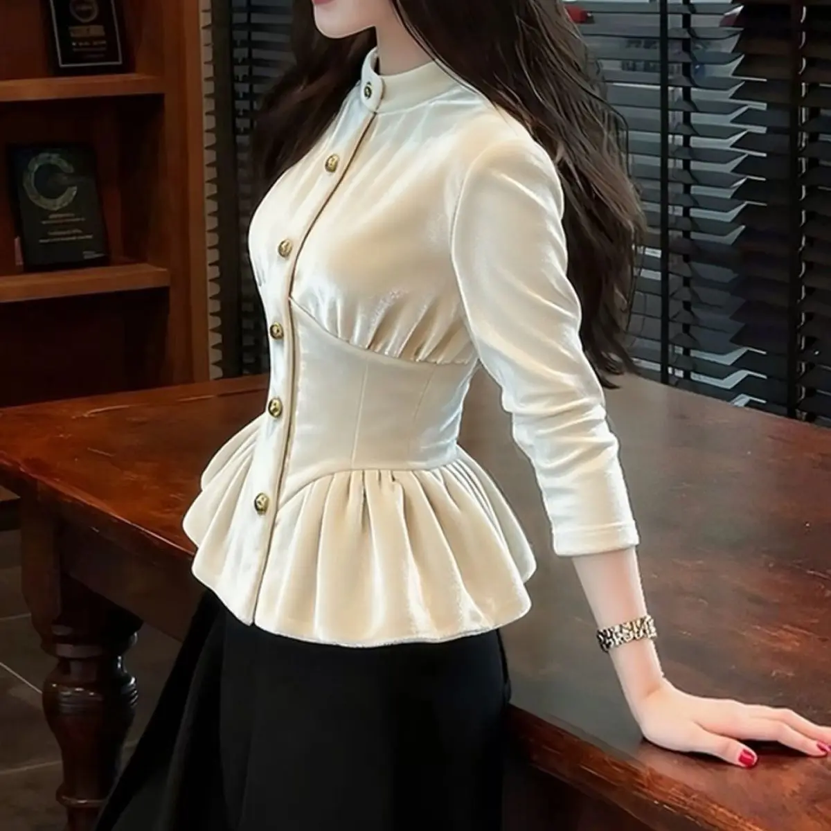 2025 new winter great-looking wear Korean atmosphere unique and beautiful niche white velvet top women