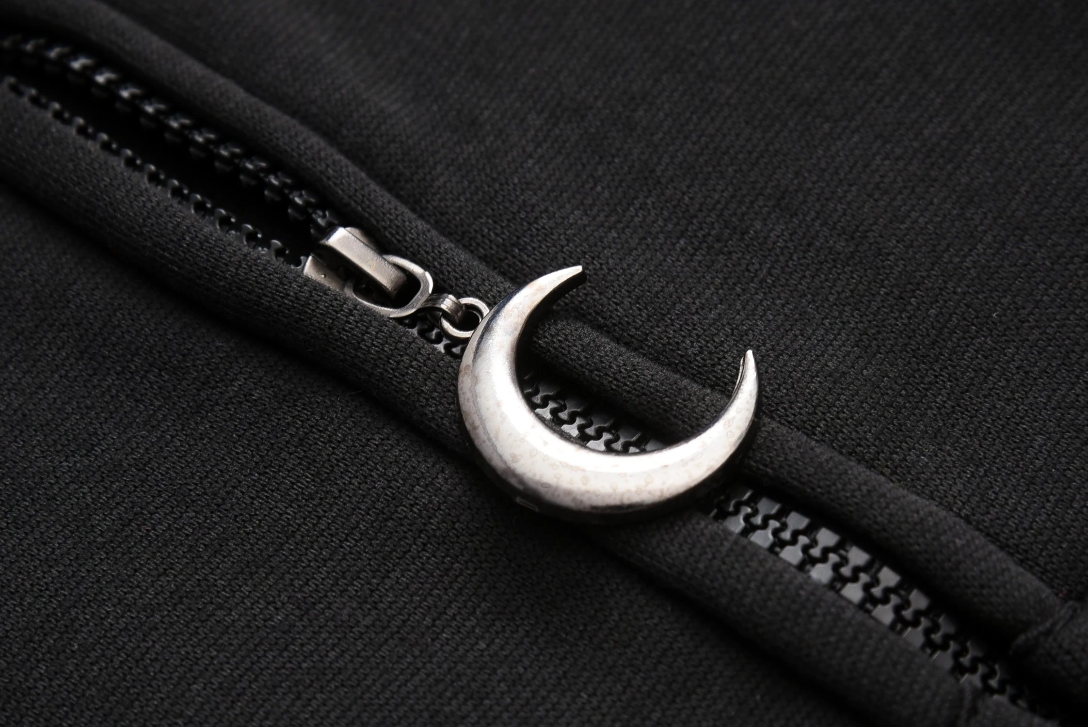 Hot Selling Black Punk Peng Hoodie with Moon Print Long Sleeved Hoodie