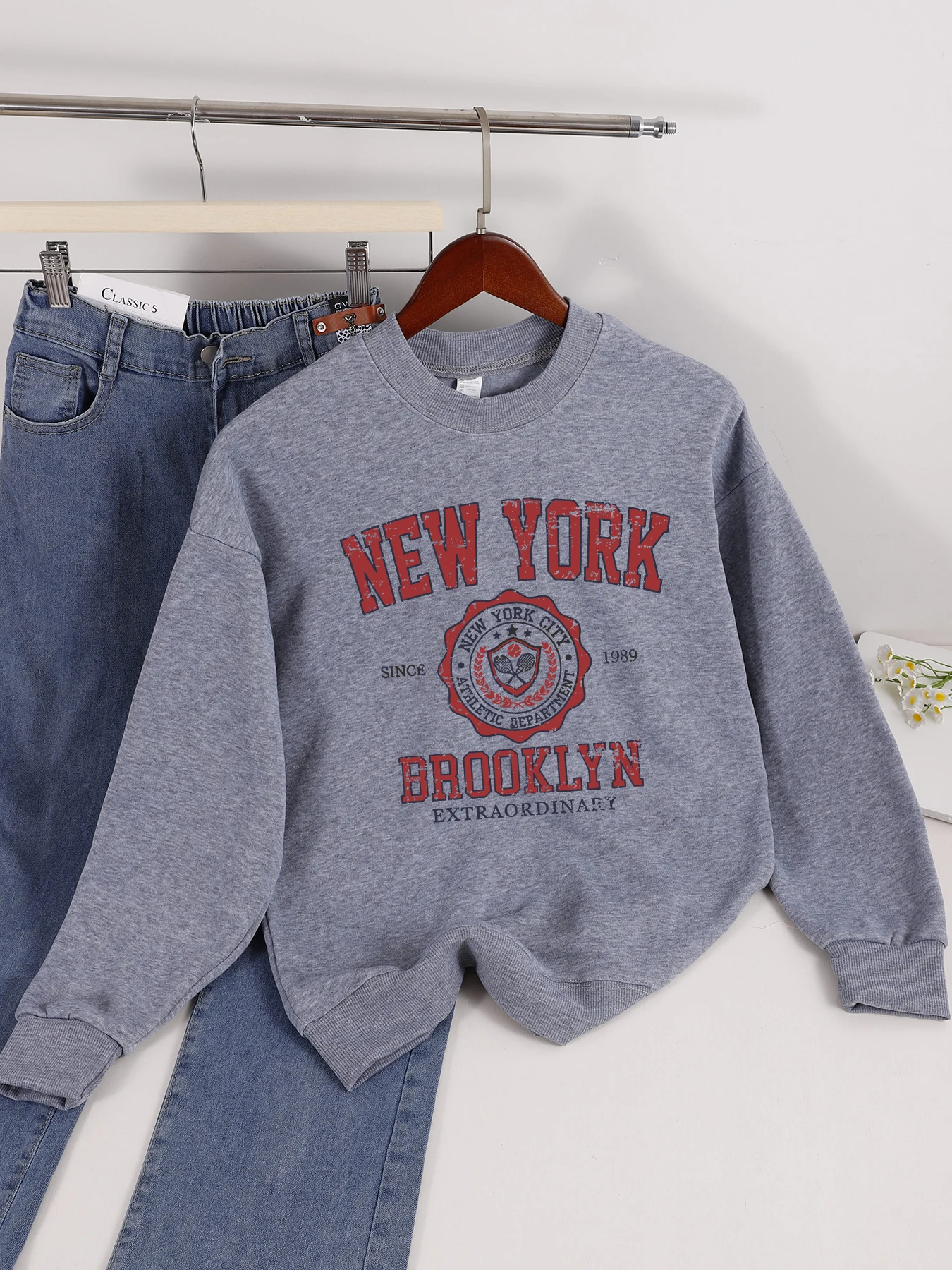 Fashion Womens Sweatshirt Fresh Red Cherries Printing Pullover Crewneck Fleece Soft Breathable Hoodie Autumn Female Streetwear