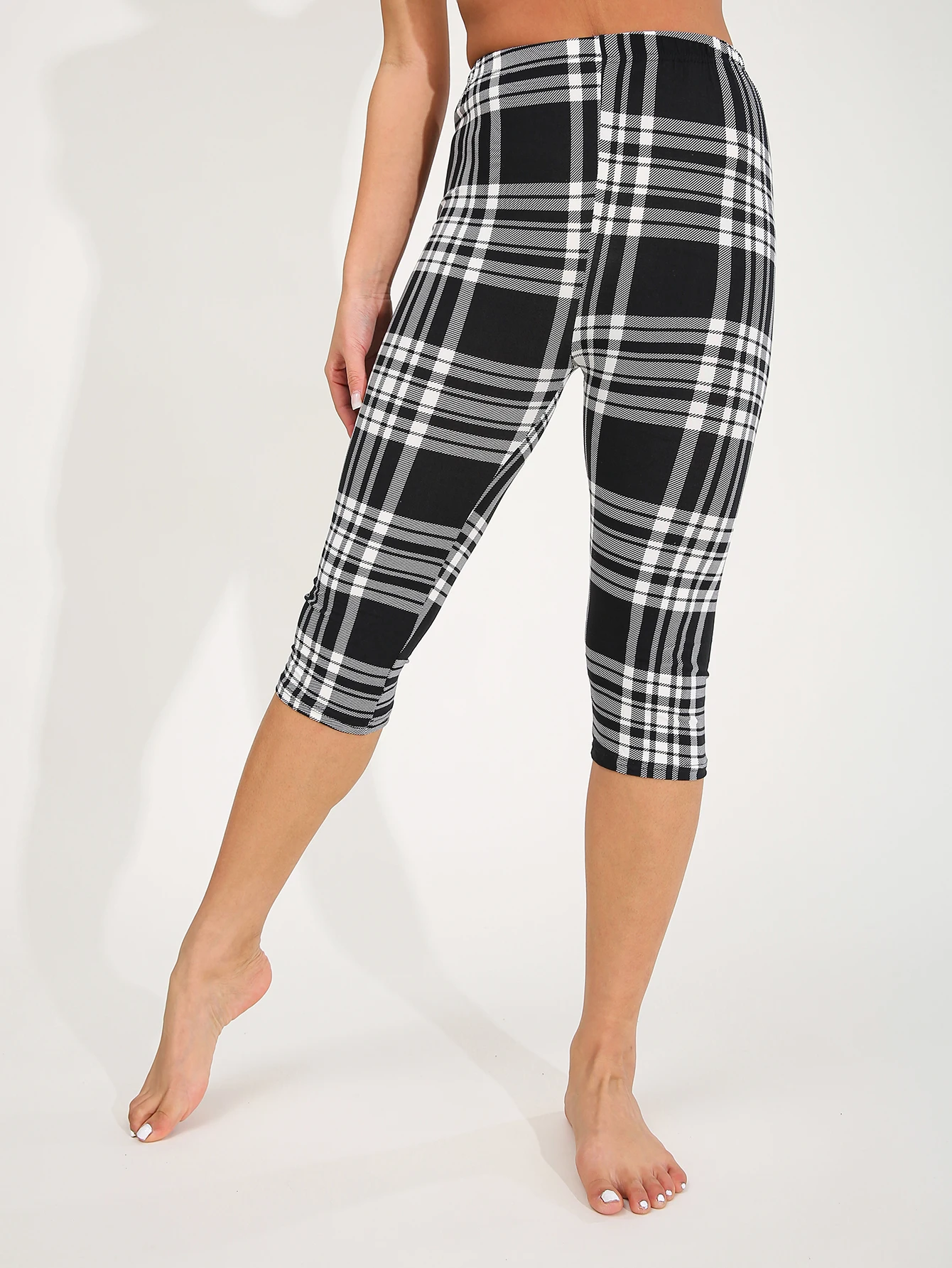Women Minimalist Checkered Leggings Sports Yoga Pants Vacation Travel Outdoor Camping Cycling Tights Unique Trendy Capri Pants