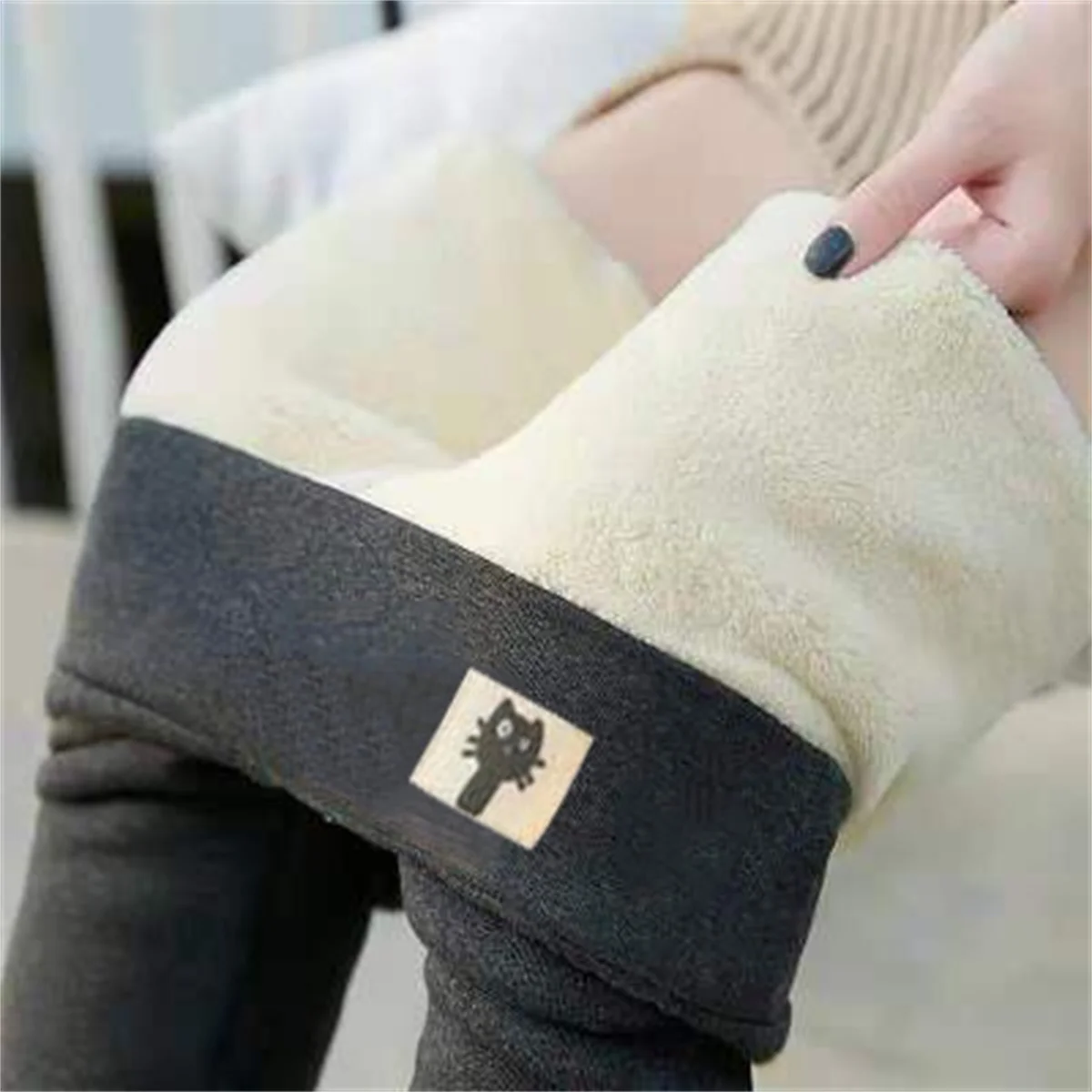 Embroidered Thick Fleece Leggings Women Thermal Pants High Waist Elastic Solid Color Slim Winter Seamless Casual Tights Leggings