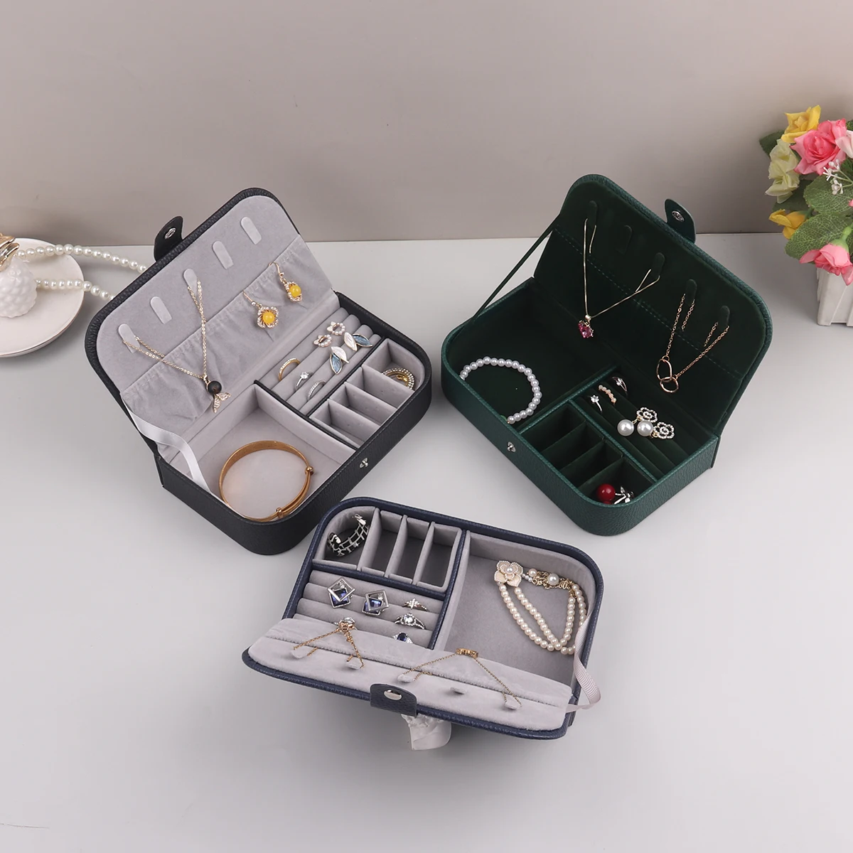 2024 Portable Jewelry Box Jewelry Organizer Display Travel Jewelry Case Boxes Button Leather Storage Chenille Jewelers Joyero