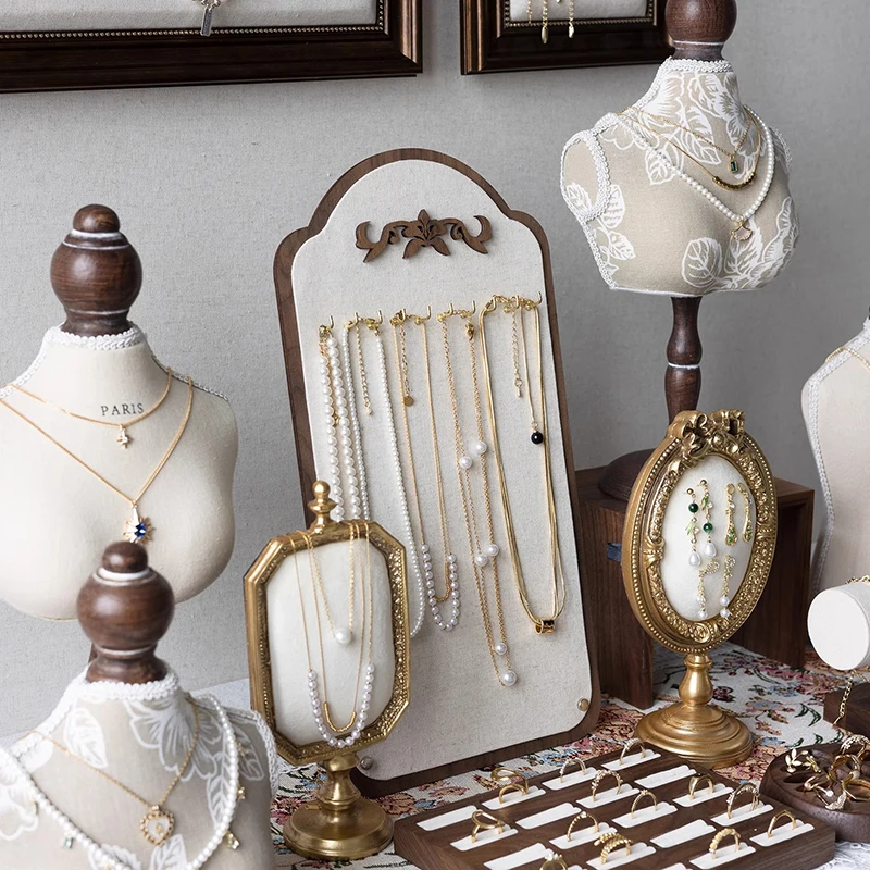 Luxury Necklace Display Portrait Model Wooden Window Jewelry Displays Rack Counter Bracelet Ring Organizer Display Props