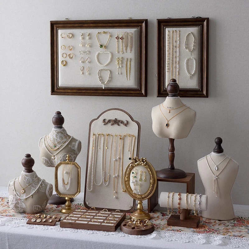 Luxury Necklace Display Portrait Model Wooden Window Jewelry Displays Rack Counter Bracelet Ring Organizer Display Props