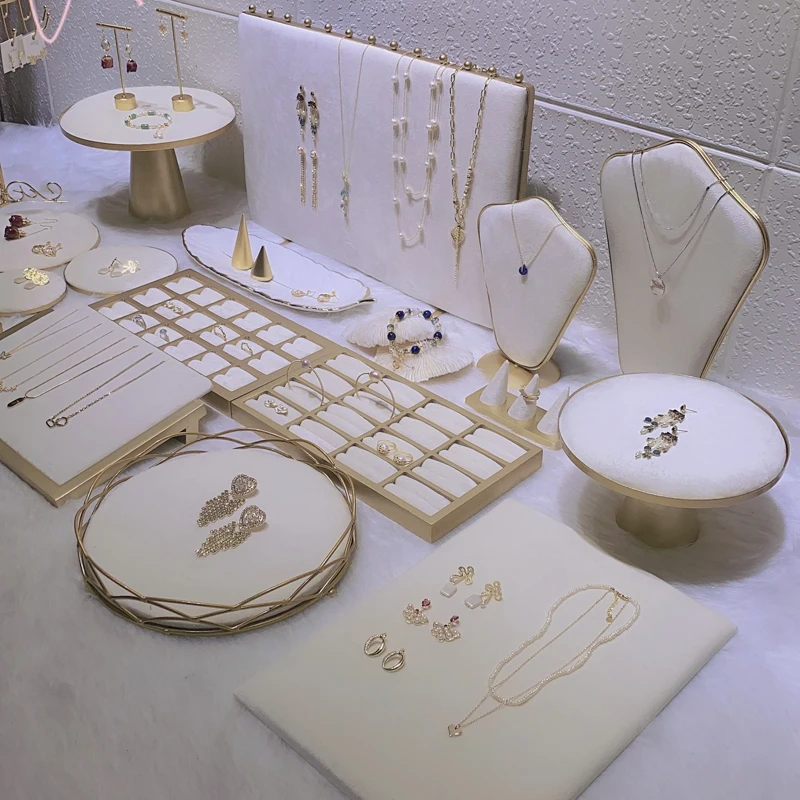 Jewelry Store Window Jewelry Display Case Fashion White Flannelette Head Jewelry Display Rack Ring Necklace Display Rack