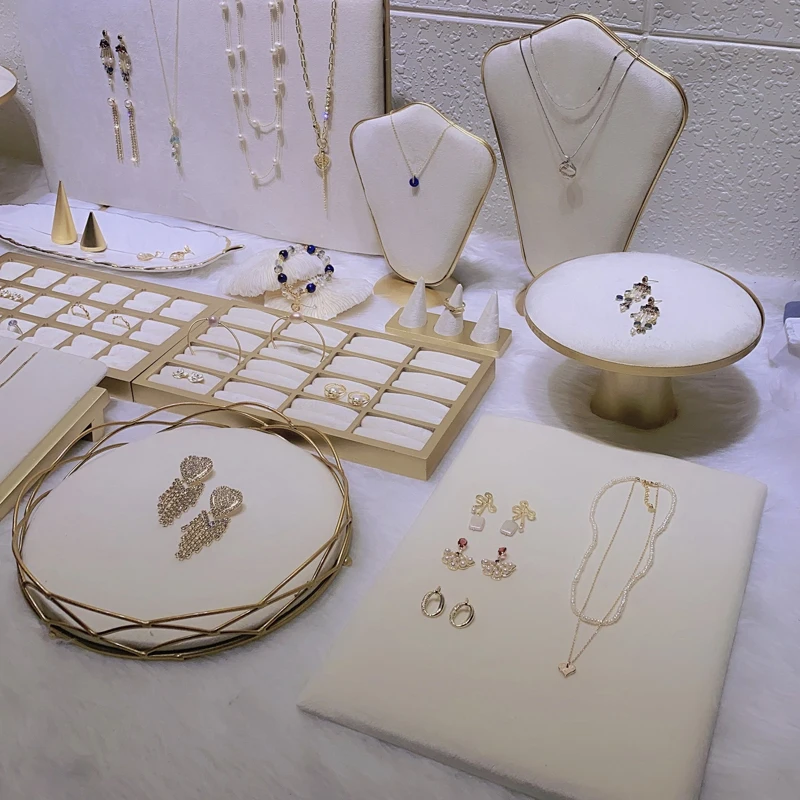 Jewelry Store Window Jewelry Display Case Fashion White Flannelette Head Jewelry Display Rack Ring Necklace Display Rack