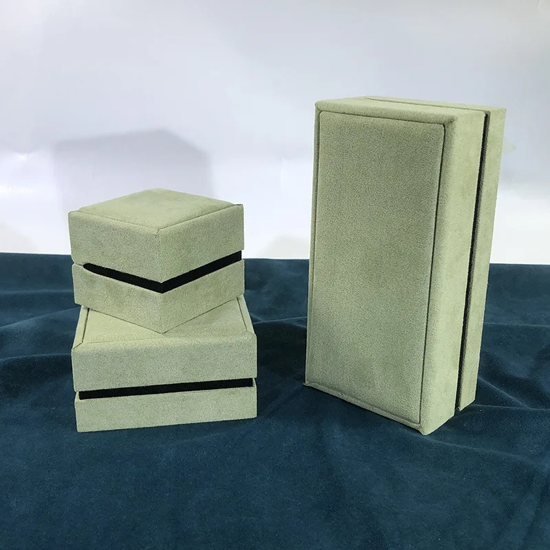 Customization Logo Fashionable Grass Green Faux Fur Clover Jewelry Case Jewelry Packaging Box for Necklace Bracelet Earring Gift