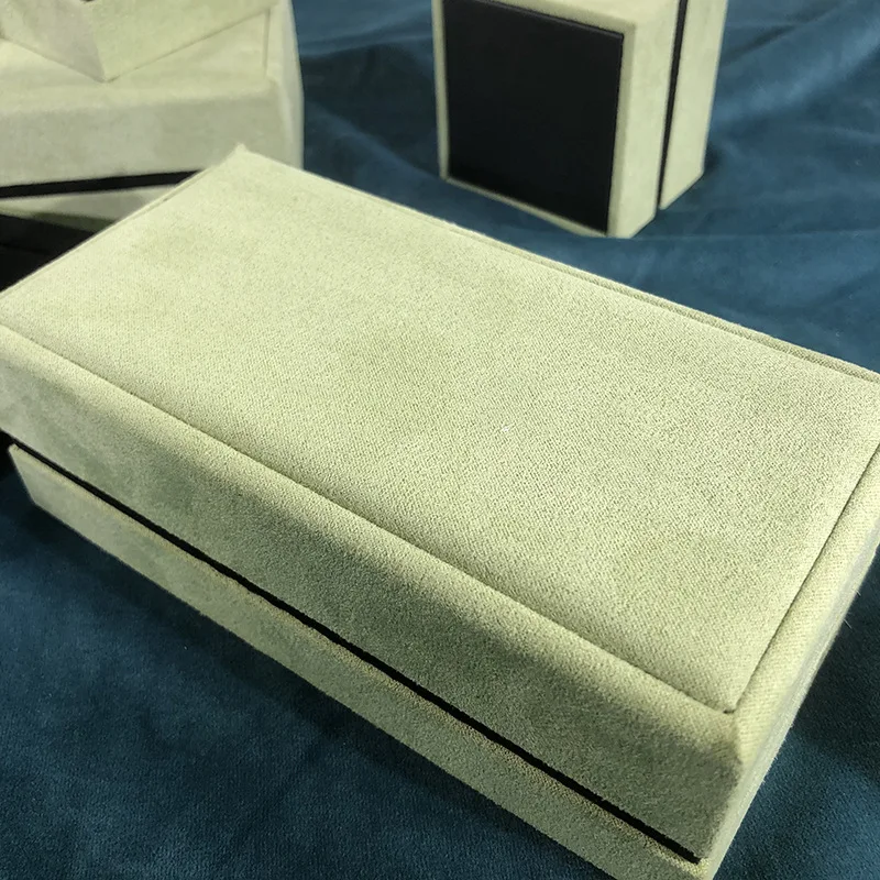 Customization Logo Fashionable Grass Green Faux Fur Clover Jewelry Case Jewelry Packaging Box for Necklace Bracelet Earring Gift