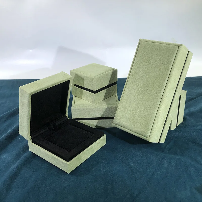 Customization Logo Fashionable Grass Green Faux Fur Clover Jewelry Case Jewelry Packaging Box for Necklace Bracelet Earring Gift