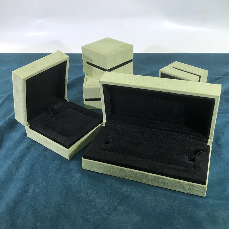 Customization Logo Fashionable Grass Green Faux Fur Clover Jewelry Case Jewelry Packaging Box for Necklace Bracelet Earring Gift
