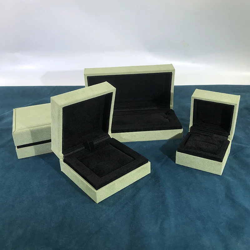 Customization Logo Fashionable Grass Green Faux Fur Clover Jewelry Case Jewelry Packaging Box for Necklace Bracelet Earring Gift