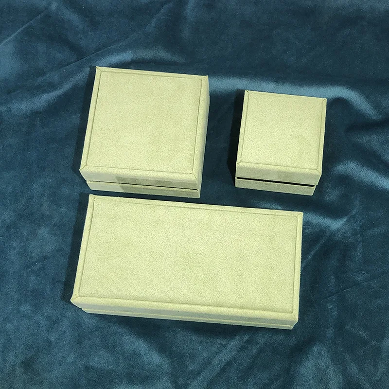 Customization Logo Fashionable Grass Green Faux Fur Clover Jewelry Case Jewelry Packaging Box for Necklace Bracelet Earring Gift