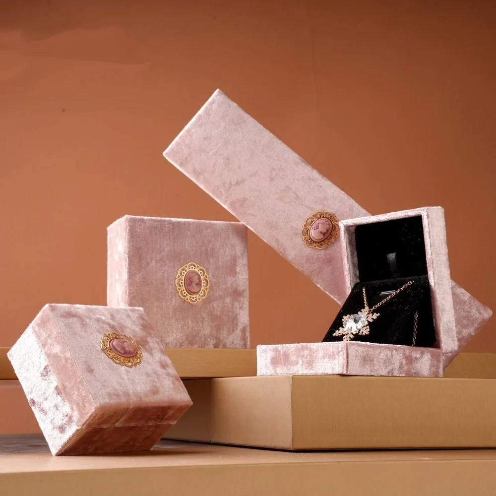 Retro Velvet Pink Jewelry Box Bracelets Necklaces Rings Earrings Jewelry Display Case Wedding Gifts Packaging Box for Women