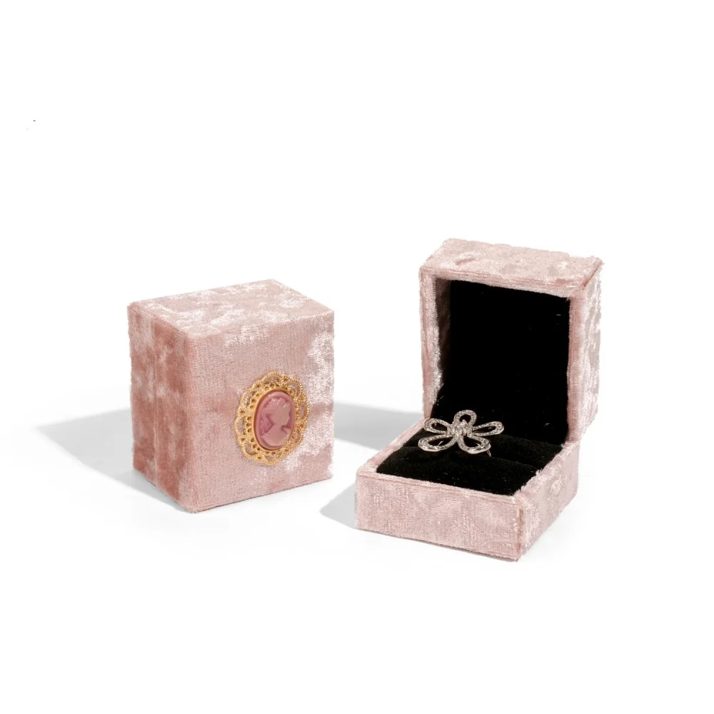 Retro Velvet Pink Jewelry Box Bracelets Necklaces Rings Earrings Jewelry Display Case Wedding Gifts Packaging Box for Women