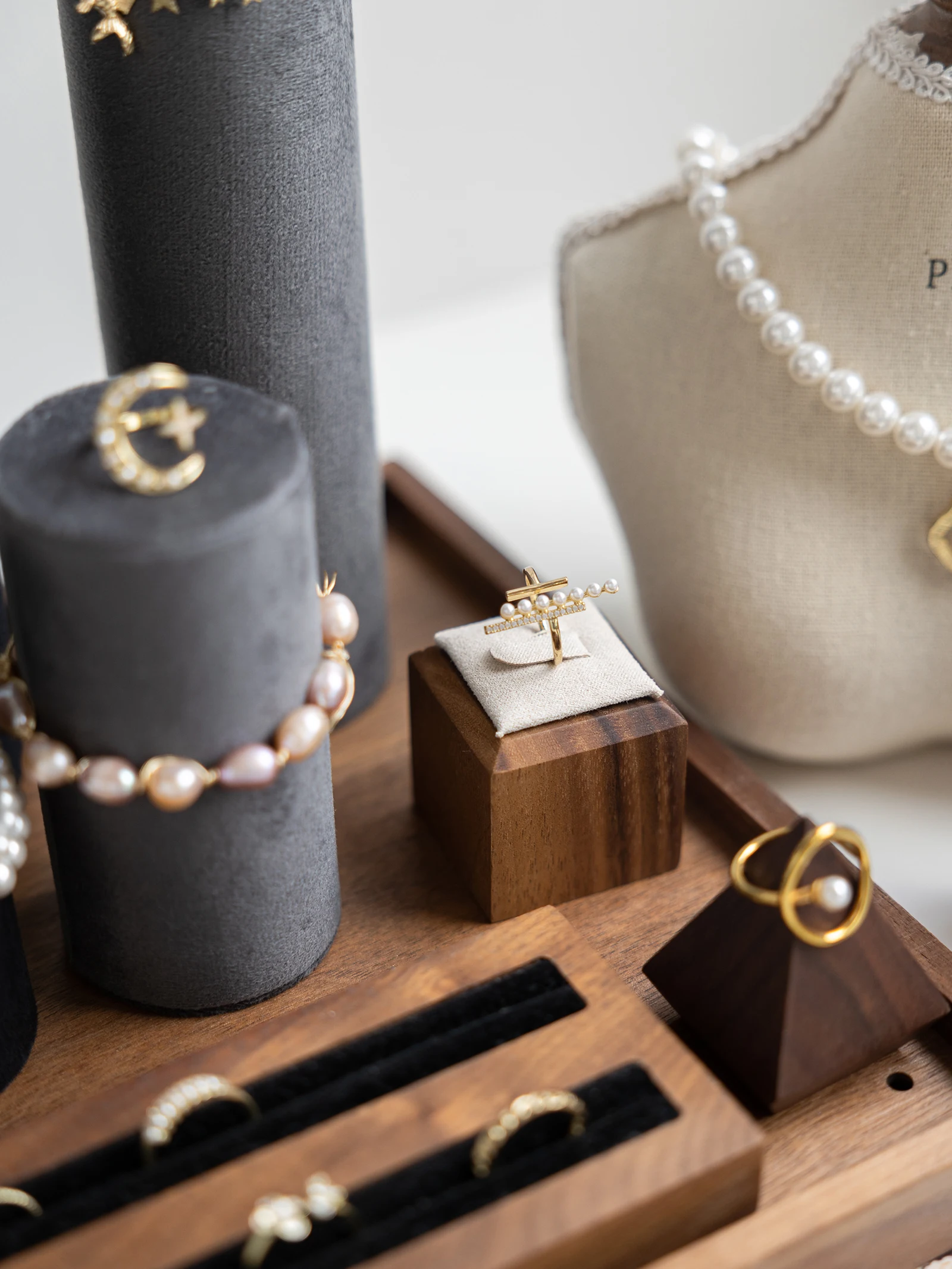 Velvet Bracelet Display Holder Bangle Watch Necklace Showcase Organizer Counter Display Rack for Retail Boutique Exhibition