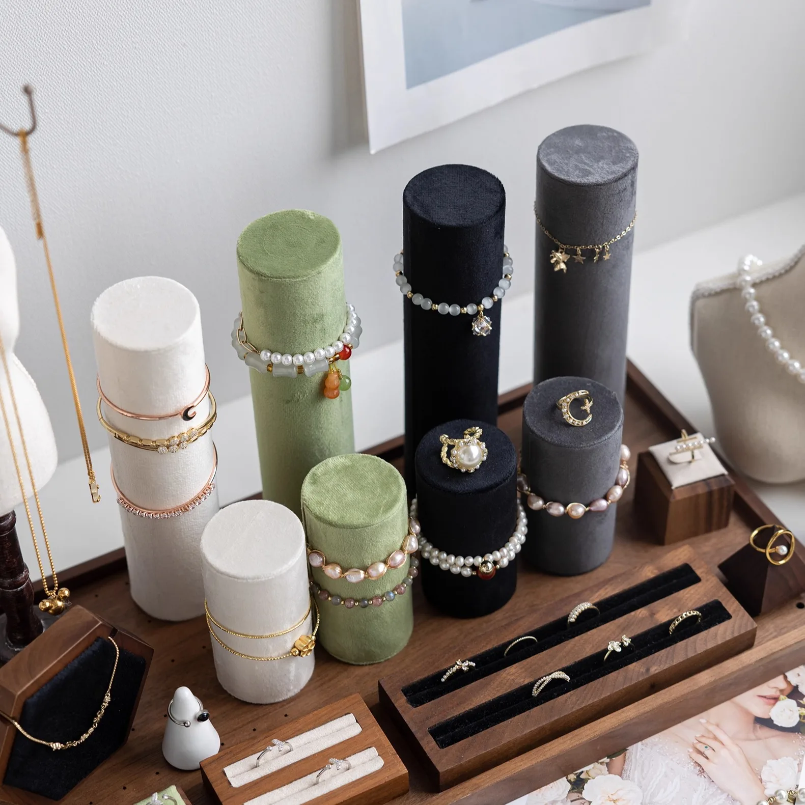 Velvet Bracelet Display Holder Bangle Watch Necklace Showcase Organizer Counter Display Rack for Retail Boutique Exhibition