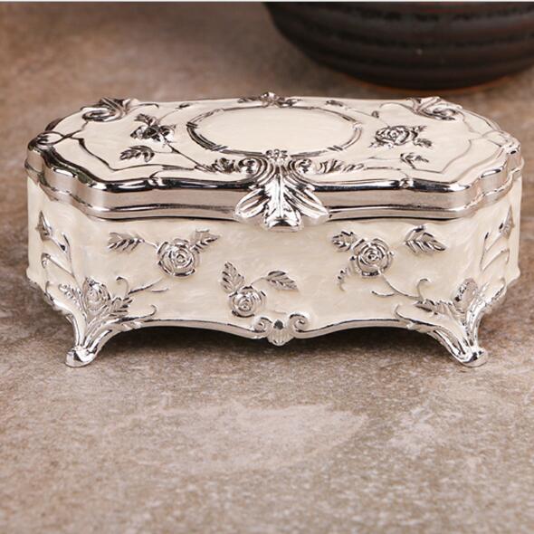 Small Size Vintage Jewellery Case Fashion Jewelry Box White Enamel Zinc-alloy Metal Trinket Box Flower Carved Toothpick storage