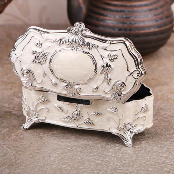 Small Size Vintage Jewellery Case Fashion Jewelry Box White Enamel Zinc-alloy Metal Trinket Box Flower Carved Toothpick storage