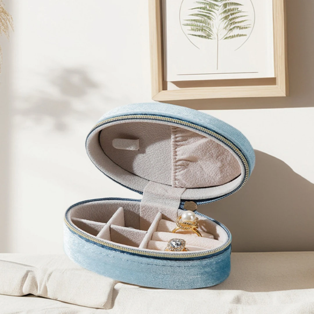 Retro Oval Velvet Mini Portable Jewelry Box For Rings Earrings Bracelets Necklaces