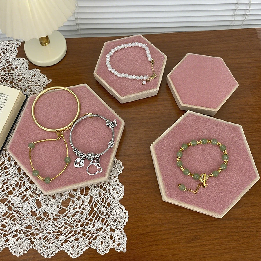 Hexagonal Jewelry Display Stand, Used for Organizing and Storing Bracelets and Necklaces.