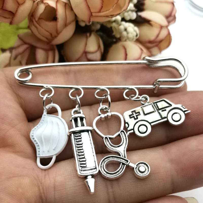 Fashion Dripping Brooch Doctor Medical Tool Stethoscope Syringe Face Mask Ambulance Heart Nurse Medical Gift Brooch Souvenir