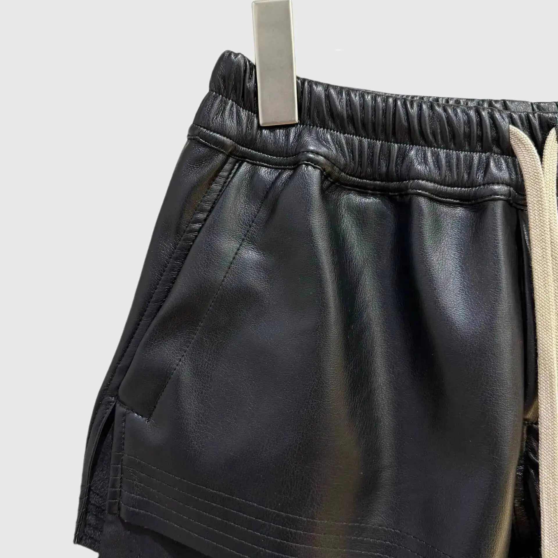 HKSH Summer New Women Dark Style Shorts PU Leather Drawstring Elastic Waist Fashion Punk Streetwear Trendy Chic Hot Pants HK9436