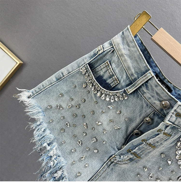Diamond-Embedded Denim Shorts Women's Fashionable 2026 New Summer High Waist Loose Slimming Raw Hem Wide Legs Short Hot Pants