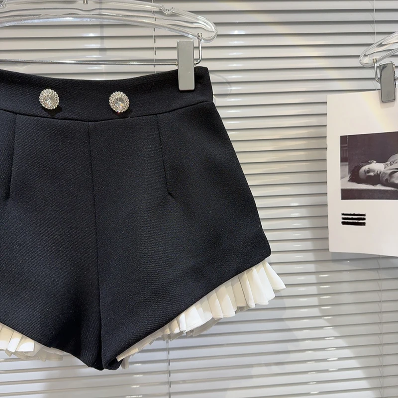DEAT 2024 Summer New Diamond Metal Buckle Pleated Lace Celebrity Shorts For Women High Waist Hot Pants Female Trendy 11XX9135