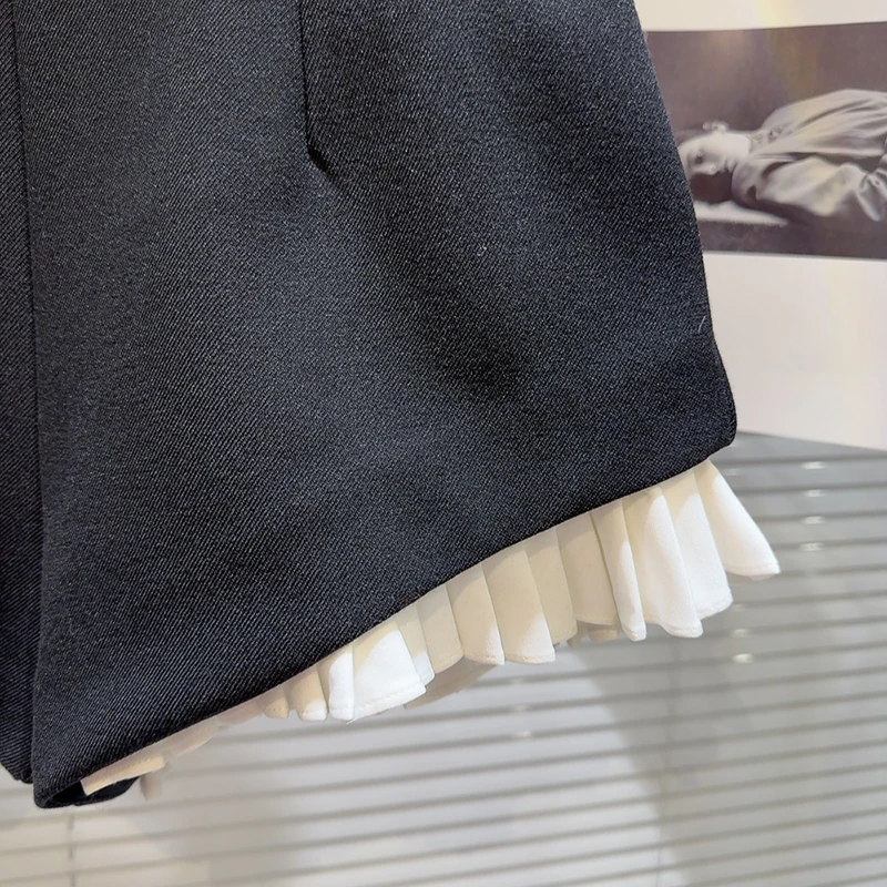 DEAT 2024 Summer New Diamond Metal Buckle Pleated Lace Celebrity Shorts For Women High Waist Hot Pants Female Trendy 11XX9135