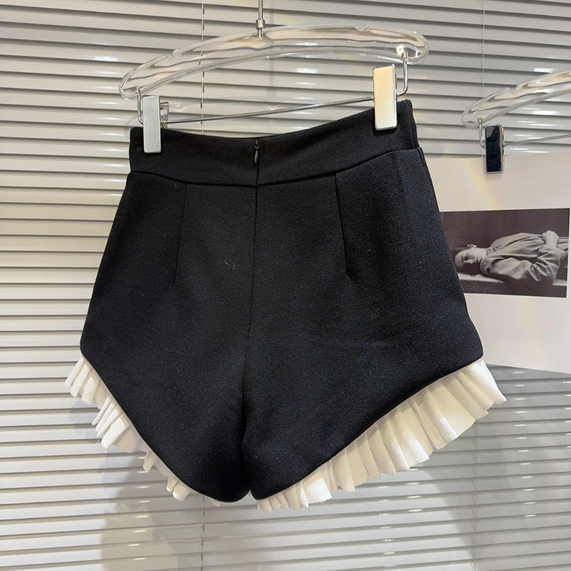 DEAT 2024 Summer New Diamond Metal Buckle Pleated Lace Celebrity Shorts For Women High Waist Hot Pants Female Trendy 11XX9135