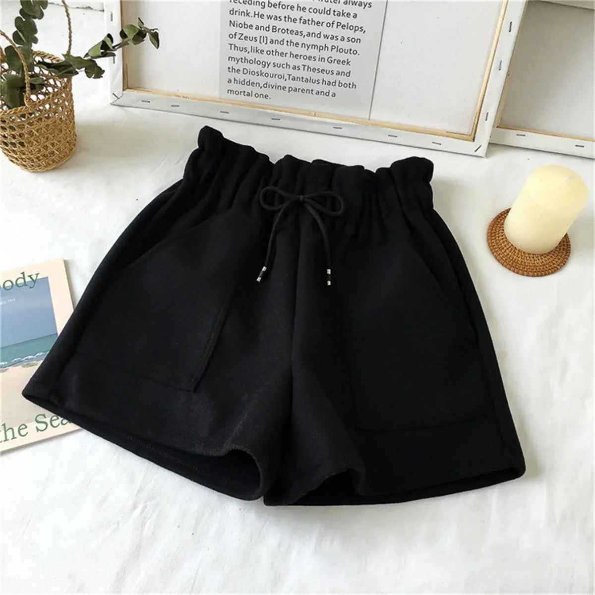 Fashion Autumn Winter Woolen Shorts Women 2025 High Waist New In Retro Elegant Short Pant Korea Loose Solid Trouse Casual Street