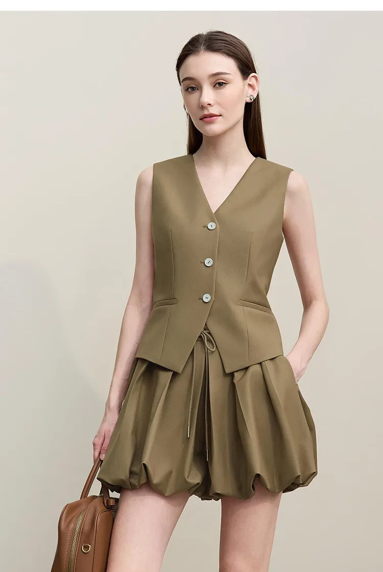 Amii Women's Shorts 2026 Autumn New Pleated Strap Paper Bag Waist Casual Shorts Women's Solid Color Versatile Pants 12641037