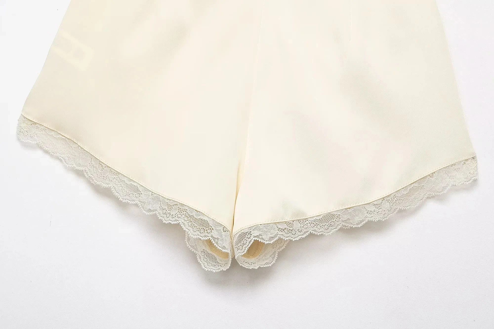 KONDALA Vintage Casual Chic Women Shorts Chic Yellow Lace Pockets Zipper Shorts New Fashion 2026 Spring Summer Holiday Shorts