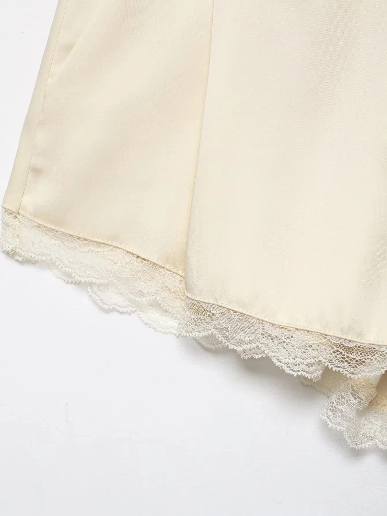 KONDALA Vintage Casual Chic Women Shorts Chic Yellow Lace Pockets Zipper Shorts New Fashion 2026 Spring Summer Holiday Shorts