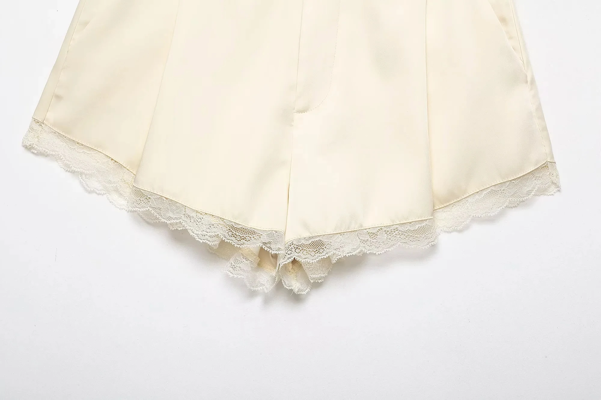 KONDALA Vintage Casual Chic Women Shorts Chic Yellow Lace Pockets Zipper Shorts New Fashion 2026 Spring Summer Holiday Shorts