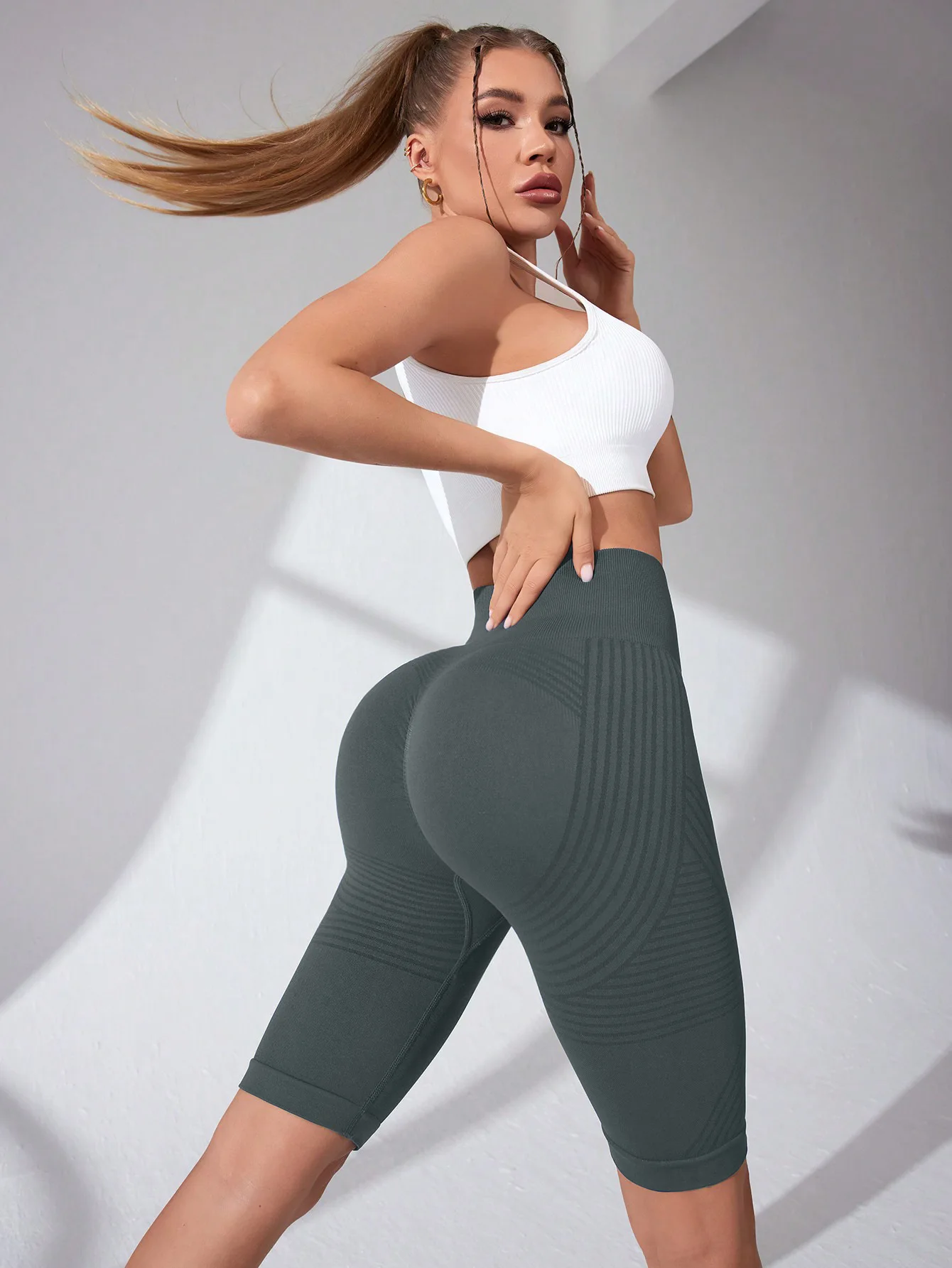 High Waisted Seamless Yoga Shorts Women Knited Slim Shorts Workout Running Linear Aesthetic Leggings Stretchy Hip Lift Shorts