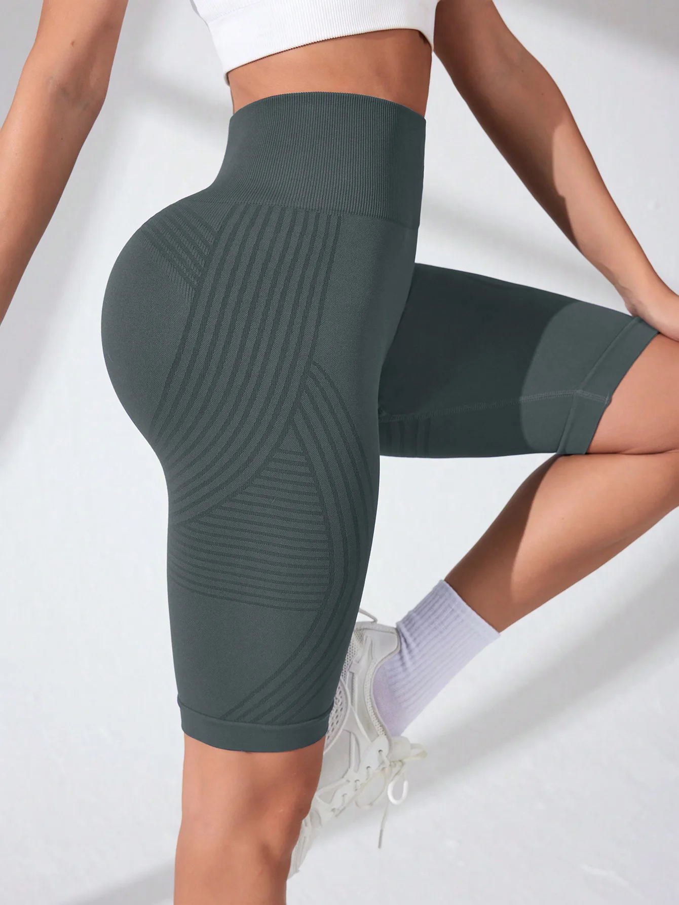 High Waisted Seamless Yoga Shorts Women Knited Slim Shorts Workout Running Linear Aesthetic Leggings Stretchy Hip Lift Shorts