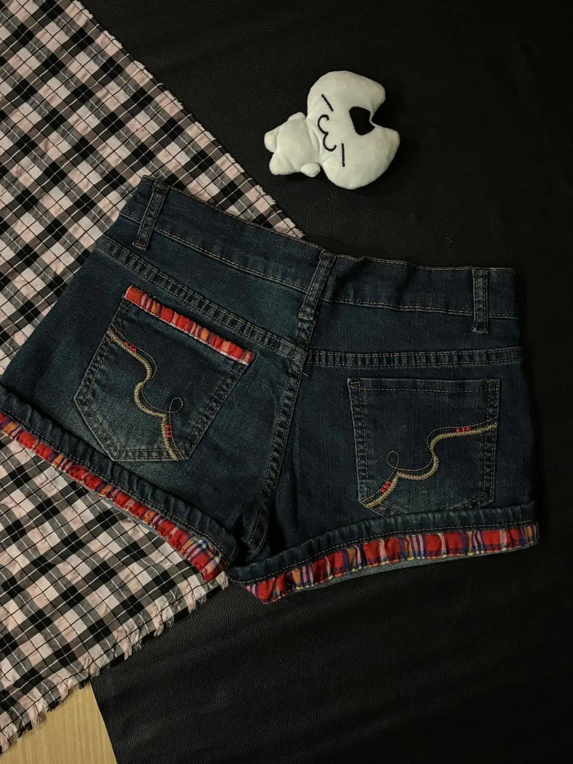 Retro Red Plaid Splicing Denim Shorts Women 2026 Summer Low Waist Slim Hip Wrap Hot Pants Y2k Shorts