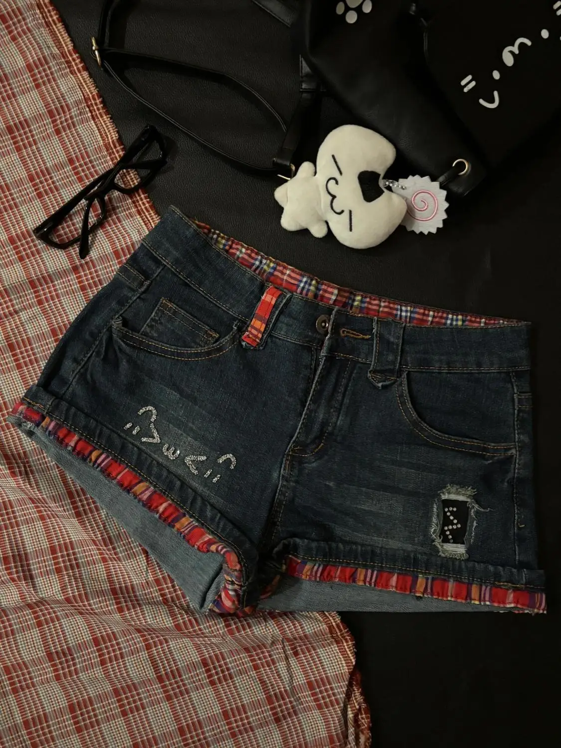 Retro Red Plaid Splicing Denim Shorts Women 2026 Summer Low Waist Slim Hip Wrap Hot Pants Y2k Shorts