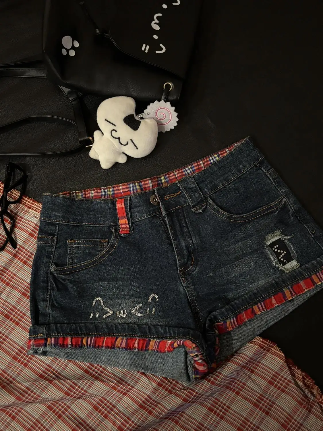 Retro Red Plaid Splicing Denim Shorts Women 2026 Summer Low Waist Slim Hip Wrap Hot Pants Y2k Shorts