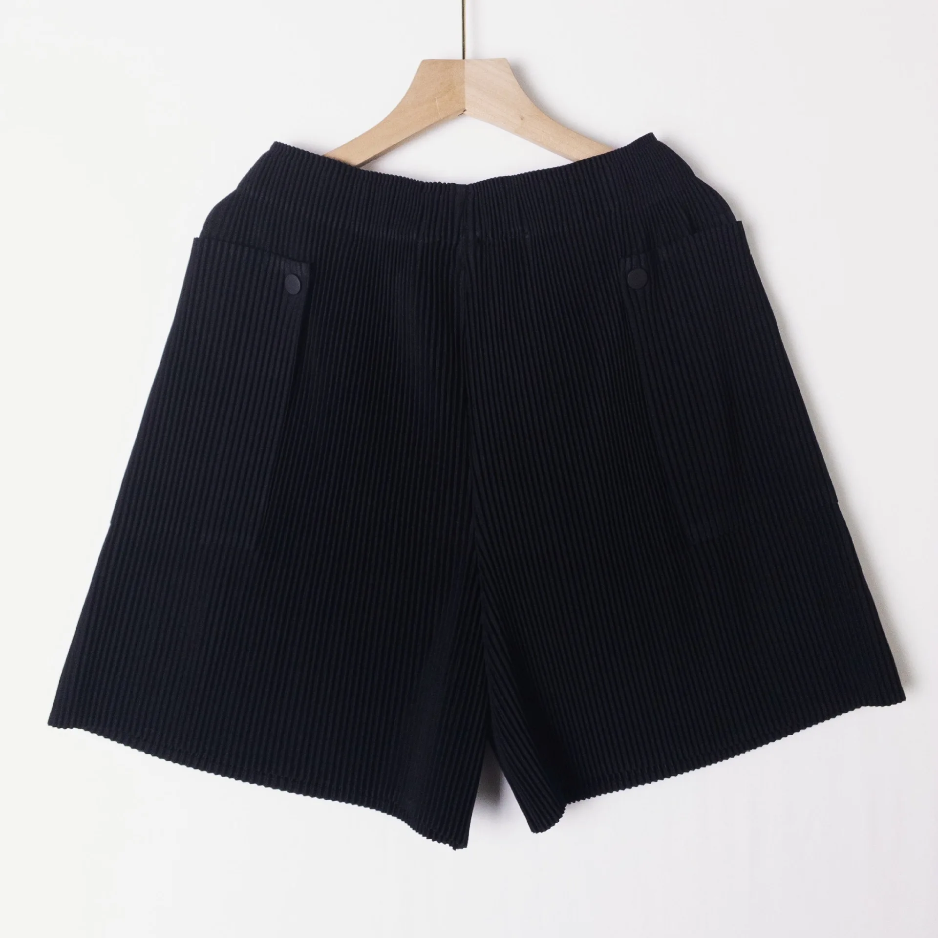 Miyake Pleated Shorts Women 2026 Summer New Cool Pleats Pants Loose Draped Nine-Point Flared Pants Large Hem Irregular Versatile