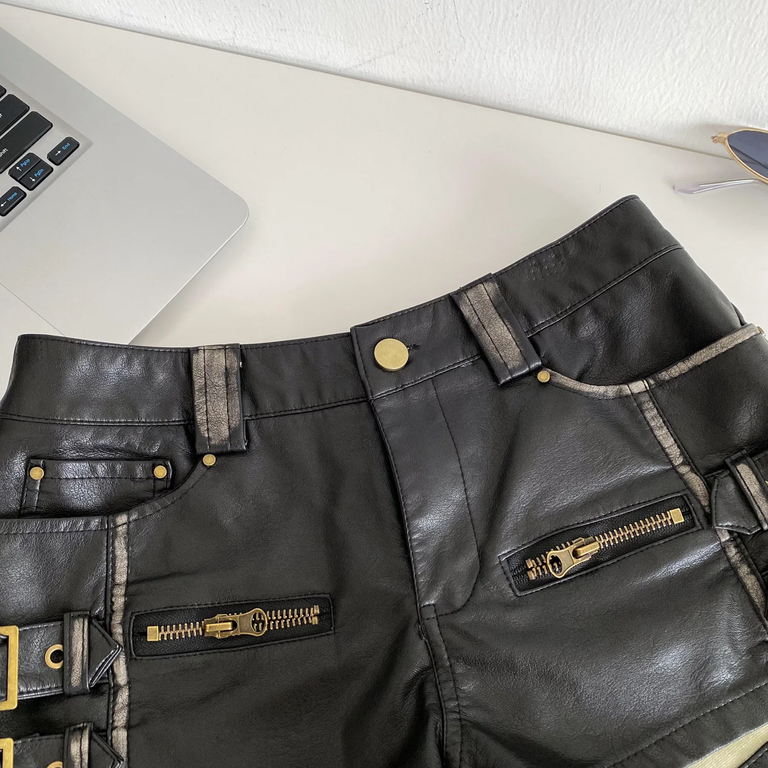 SINGREINY Hot Girl PU Leathers Shorts High Waist Buckle Zipper Design Super Shorts 2025 Autumn Ladies Vintage Streetwear Shorts