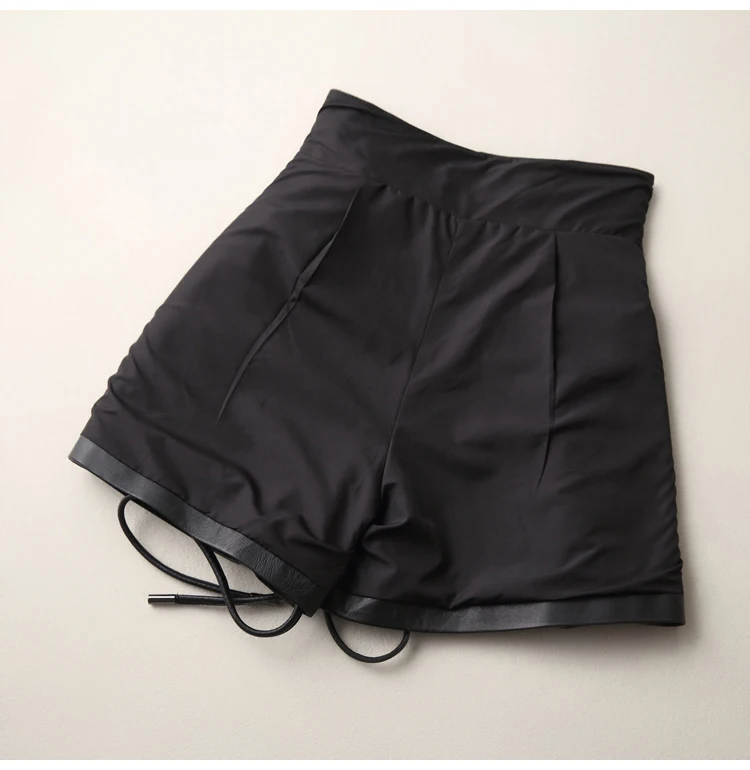2025 Spring Ladies New Europe/America High Waist Genuine Leather Shorts Women Tether Belt Loose Wide Short Pants Street Scanties