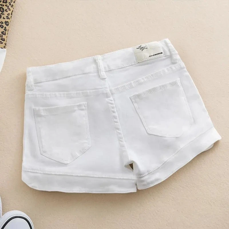 White Denim Shorts Women Low waisted 2026 New Korean version Slim Elastic Skinny Buttocks Wrapped Sexy Short Hot pants Female