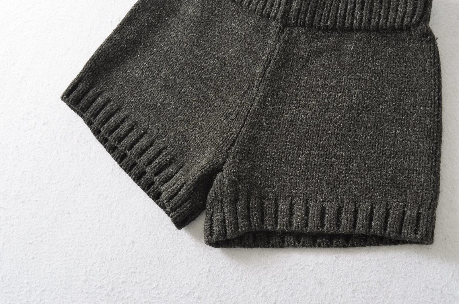 Spring Women Straight Knitting Shorts Girl's Elastic Middle Waist Short Pants Dark Gray Light Gray