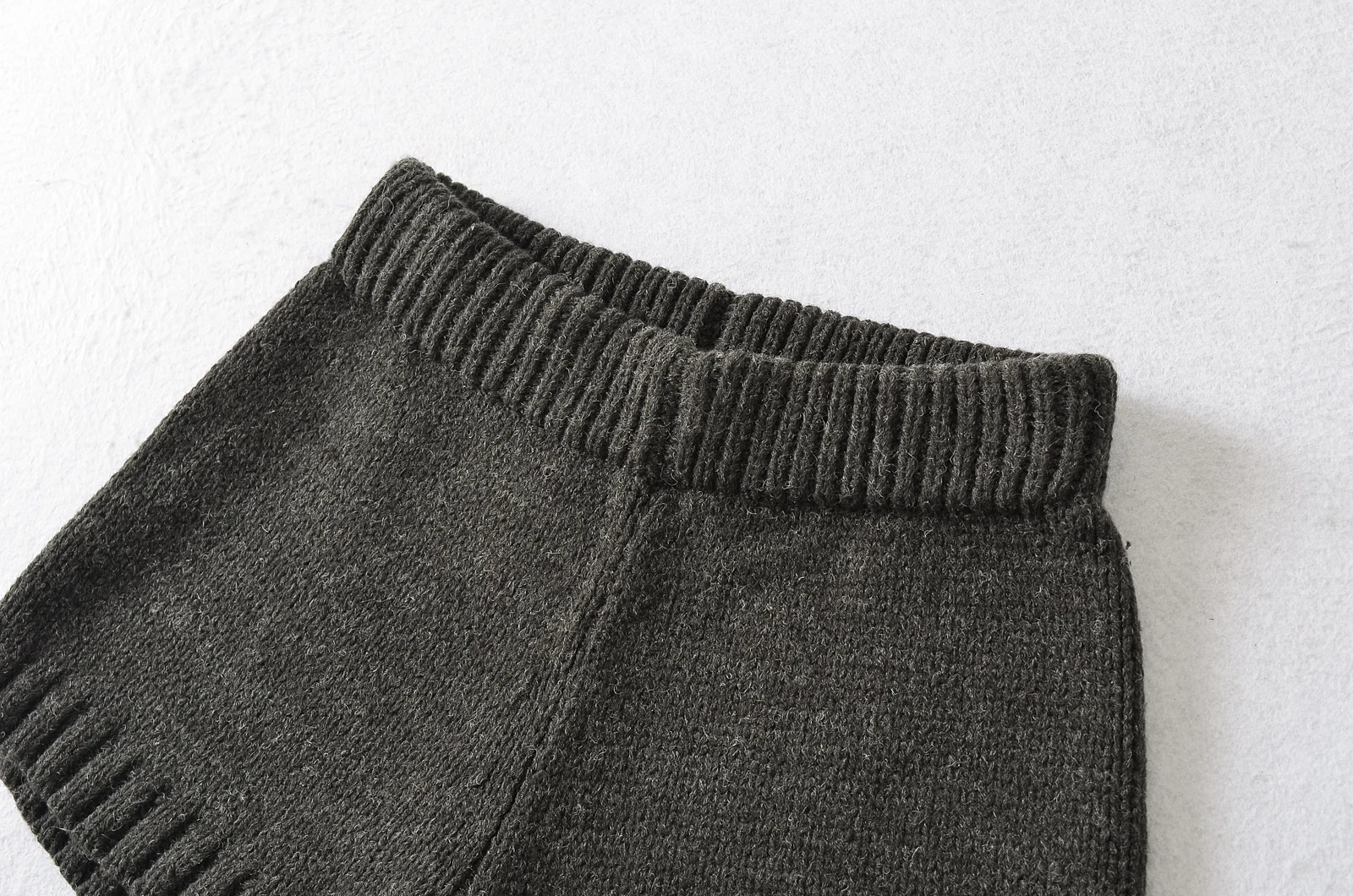 Spring Women Straight Knitting Shorts Girl's Elastic Middle Waist Short Pants Dark Gray Light Gray