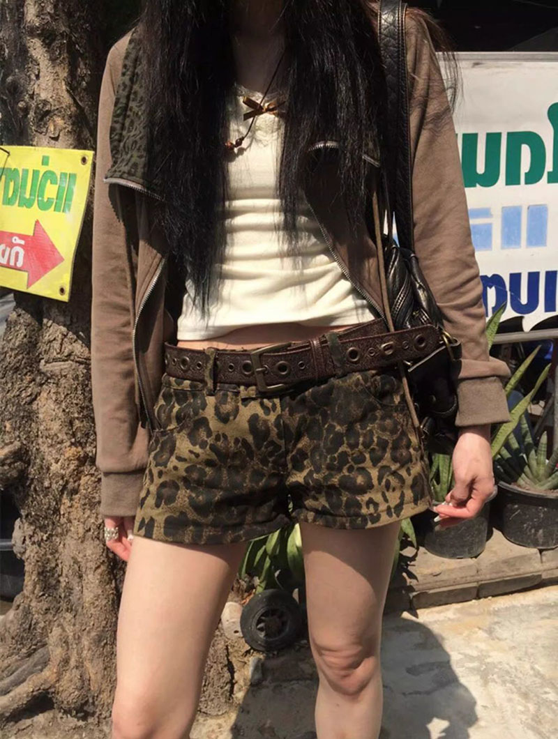 Summer New Leopard Print Denim Shorts Women Vintage Y2K Low Waist Streetwear Shorts Female Retro Pocket Button-Up Short Jeans