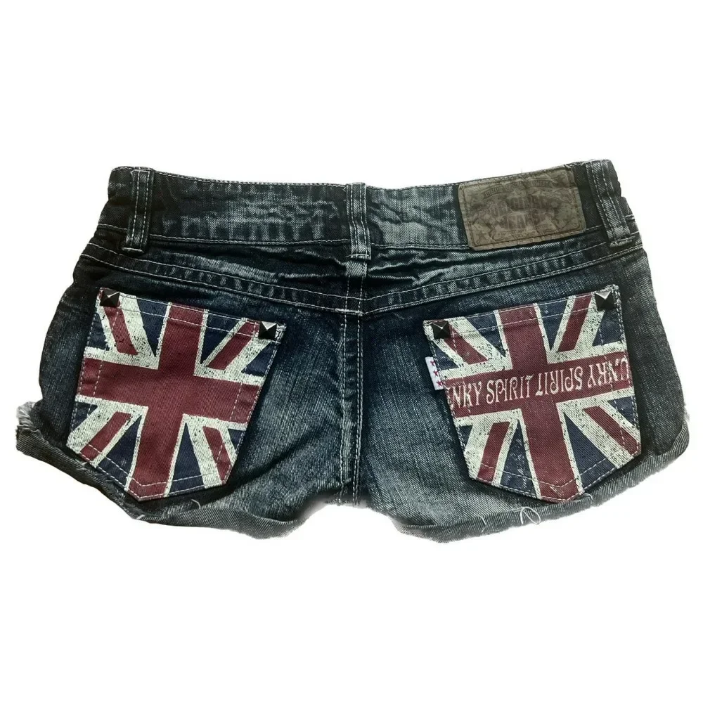 Sweetheart Vintage Y2K Zipper Pocket Denim Shorts Women Black Low Rise Distressed Jeans Flag Patch Chain Frayed Edges Streetwear