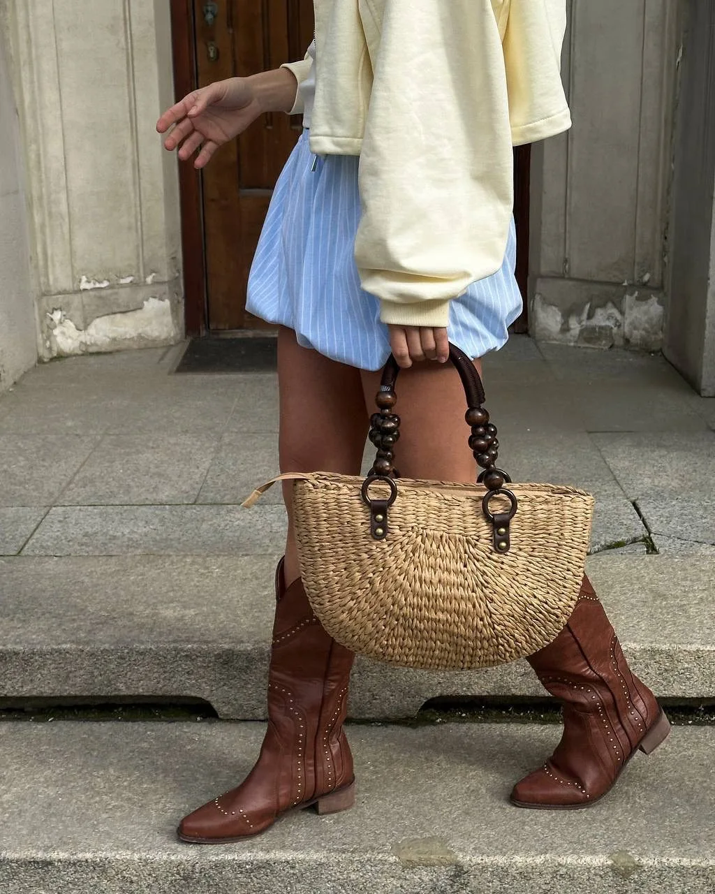 iyundo Luxury Elegant Woman Shorts Women's 2026 Spring Summer Striped Balloon Shorts Casual Wide Leg Paperbag Waist Office Pants